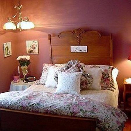 Clydesdale House Bed & Breakfast Barrie Exterior photo